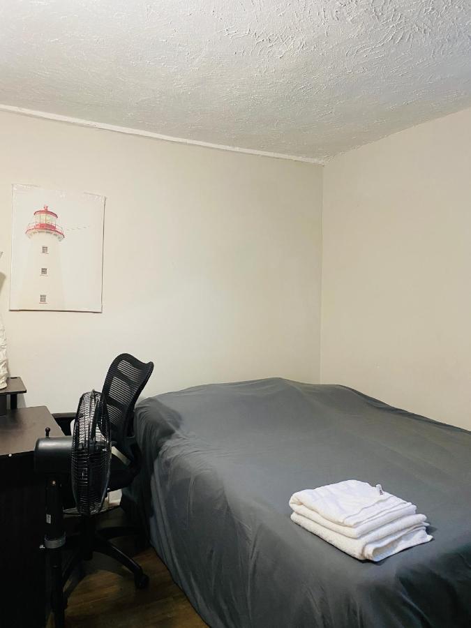 Lovely II Space Share A Room East York Canada Toronto Dış mekan fotoğraf